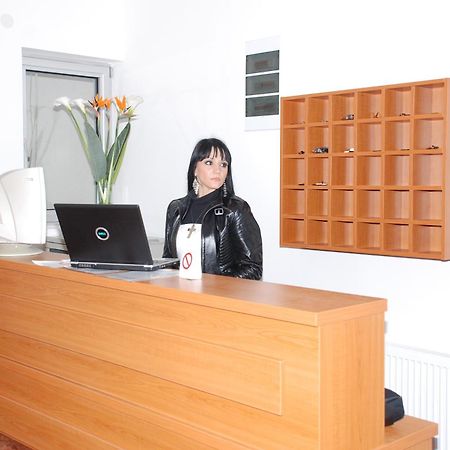 M Garni Hotel รานเย ภายนอก รูปภาพ