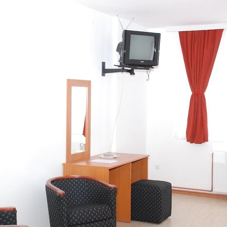 M Garni Hotel รานเย ภายนอก รูปภาพ