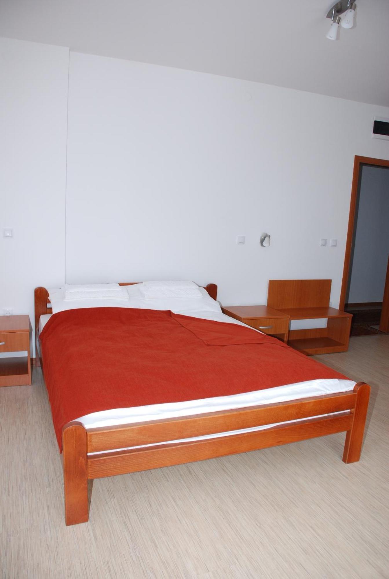 M Garni Hotel รานเย ภายนอก รูปภาพ