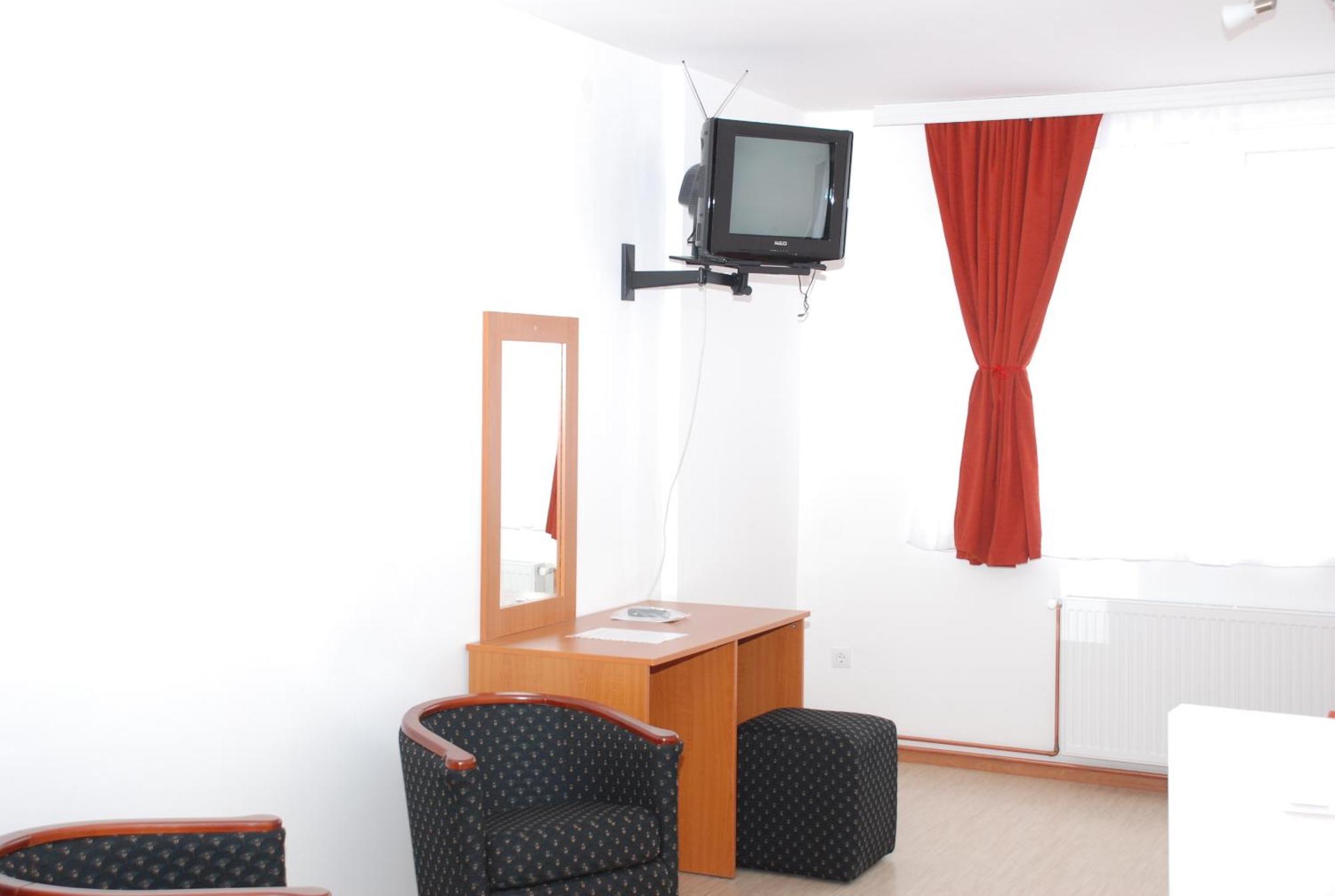M Garni Hotel รานเย ภายนอก รูปภาพ