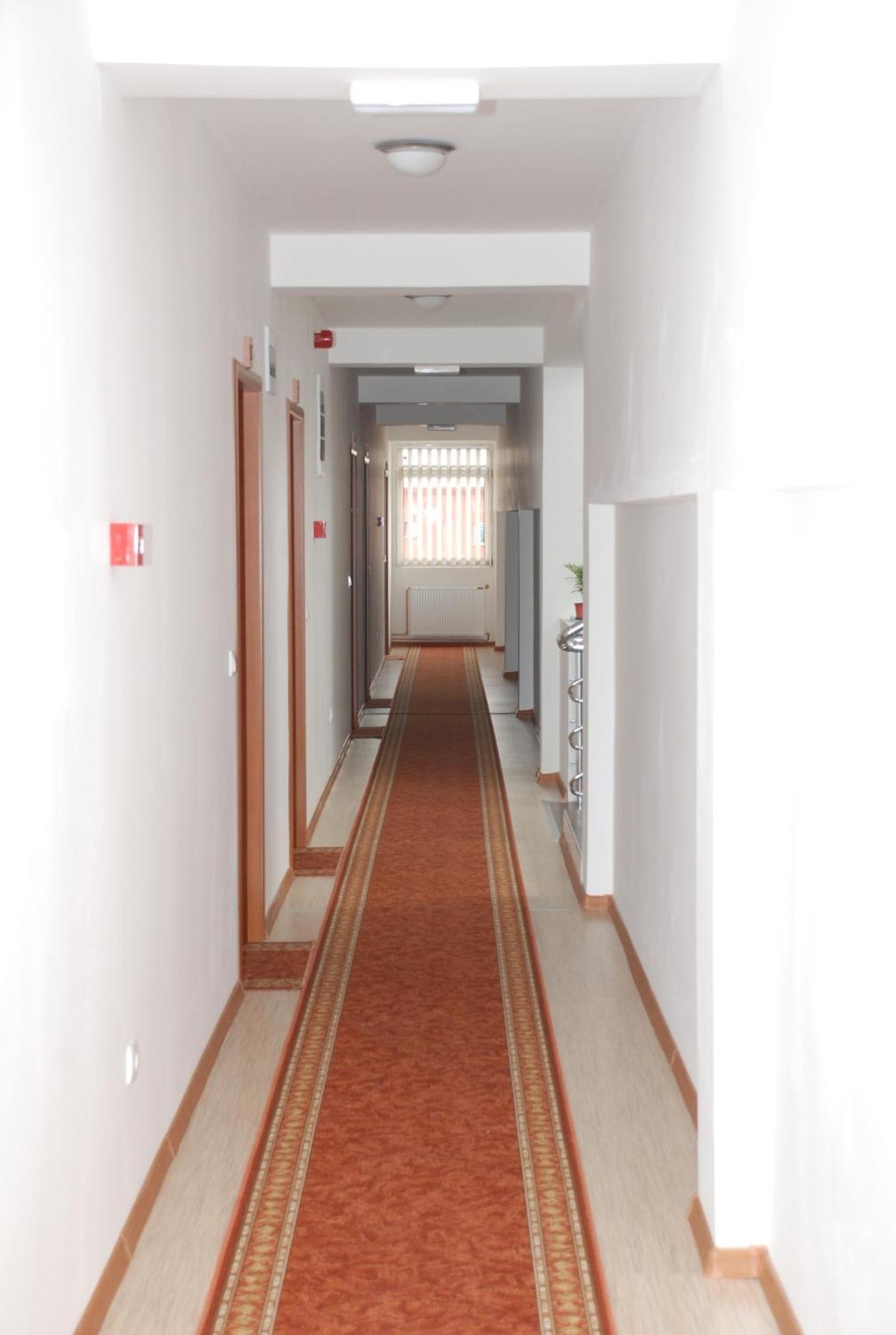 M Garni Hotel รานเย ภายนอก รูปภาพ