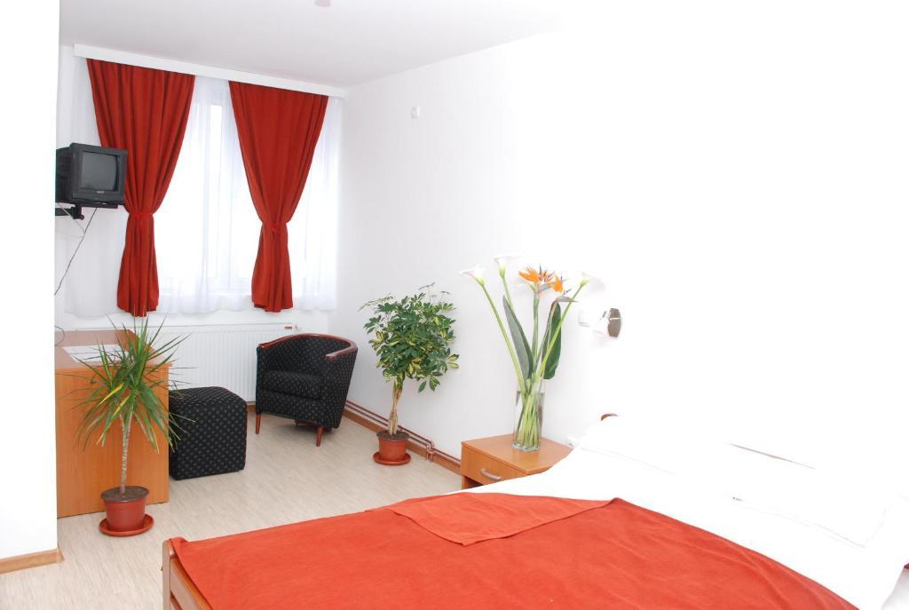 M Garni Hotel รานเย ห้อง รูปภาพ